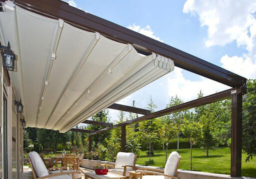 Shading Solutions: Understanding Retractable Awnings
